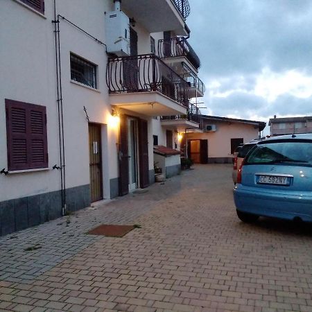A La Vue Chambre Bagno Condiviso Shared Both2Piano No Lift No Navetta A Pagamento Aria Condizionata Ed Extra Bed 3 Minuti A Piedi Da Bus Per Fiera Di Roma Fiumicino Buitenkant foto