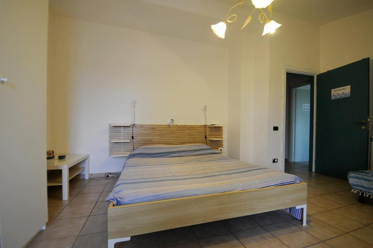 A La Vue Chambre Bagno Condiviso Shared Both2Piano No Lift No Navetta A Pagamento Aria Condizionata Ed Extra Bed 3 Minuti A Piedi Da Bus Per Fiera Di Roma Fiumicino Buitenkant foto