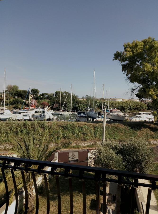 A La Vue Chambre Bagno Condiviso Shared Both2Piano No Lift No Navetta A Pagamento Aria Condizionata Ed Extra Bed 3 Minuti A Piedi Da Bus Per Fiera Di Roma Fiumicino Buitenkant foto
