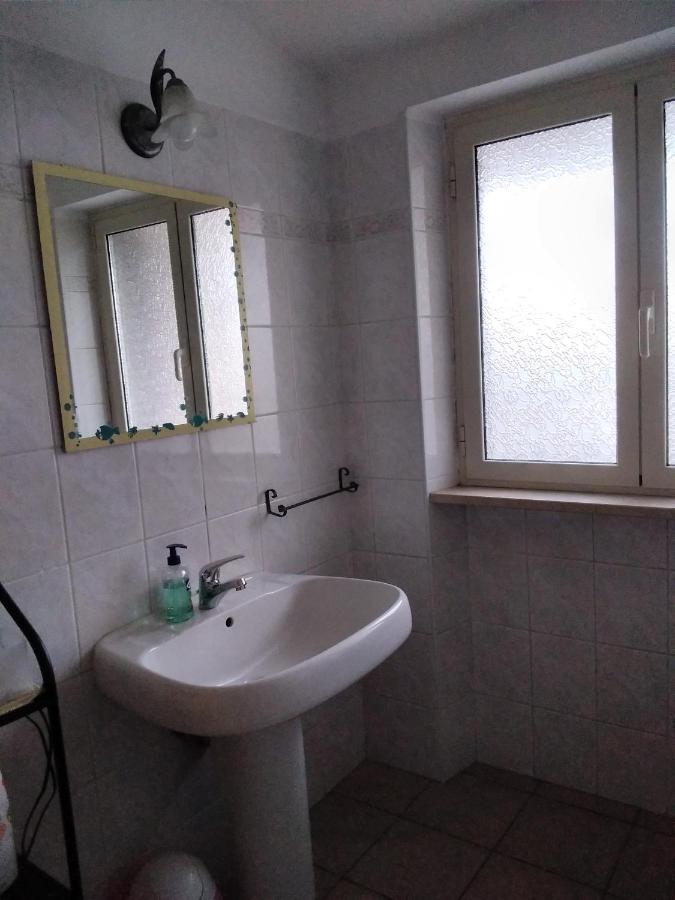 A La Vue Chambre Bagno Condiviso Shared Both2Piano No Lift No Navetta A Pagamento Aria Condizionata Ed Extra Bed 3 Minuti A Piedi Da Bus Per Fiera Di Roma Fiumicino Buitenkant foto