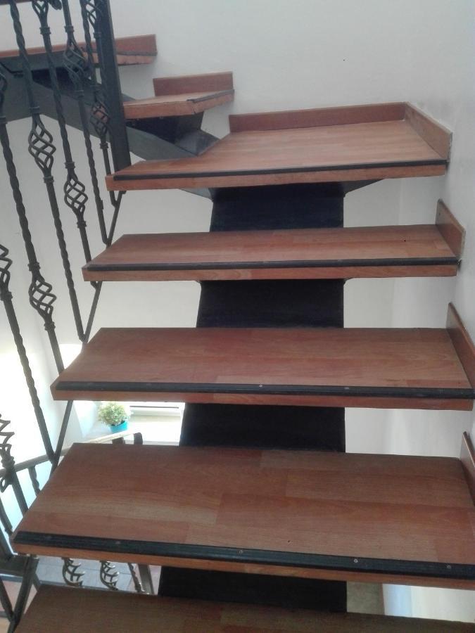 A La Vue Chambre Bagno Condiviso Shared Both2Piano No Lift No Navetta A Pagamento Aria Condizionata Ed Extra Bed 3 Minuti A Piedi Da Bus Per Fiera Di Roma Fiumicino Buitenkant foto