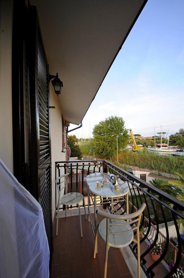 A La Vue Chambre Bagno Condiviso Shared Both2Piano No Lift No Navetta A Pagamento Aria Condizionata Ed Extra Bed 3 Minuti A Piedi Da Bus Per Fiera Di Roma Fiumicino Buitenkant foto